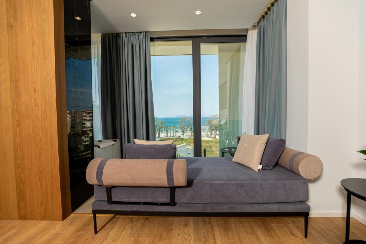 Ames & Hotel Vlore