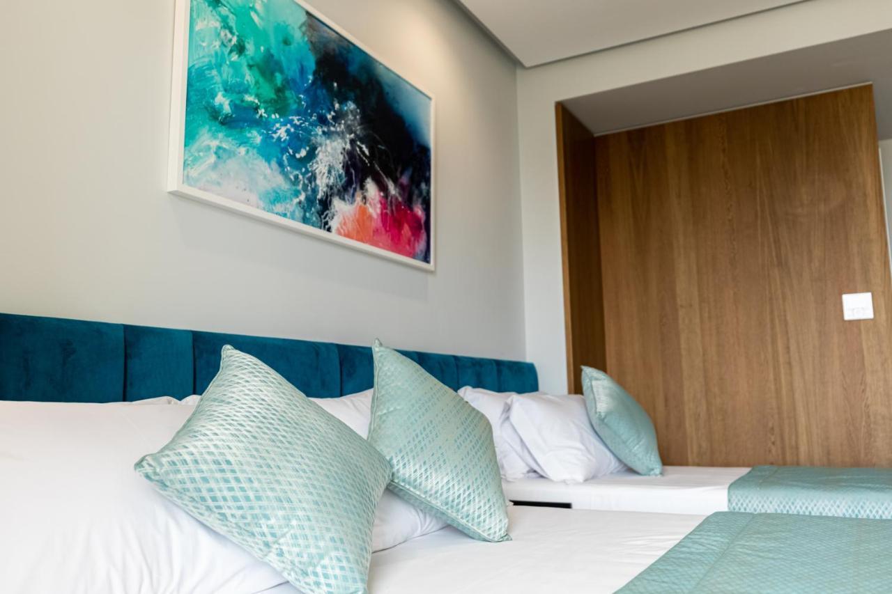 Ames & Hotel Vlore